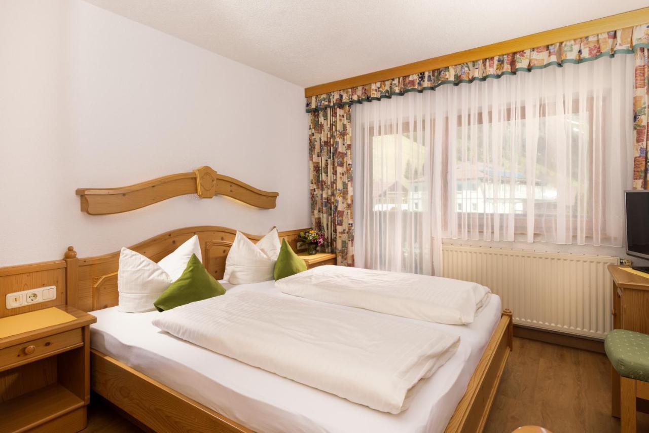 Hotel Gasthof Baren Holzgau Zewnętrze zdjęcie