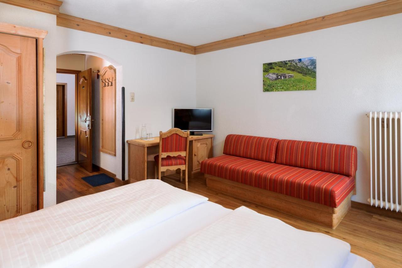 Hotel Gasthof Baren Holzgau Zewnętrze zdjęcie