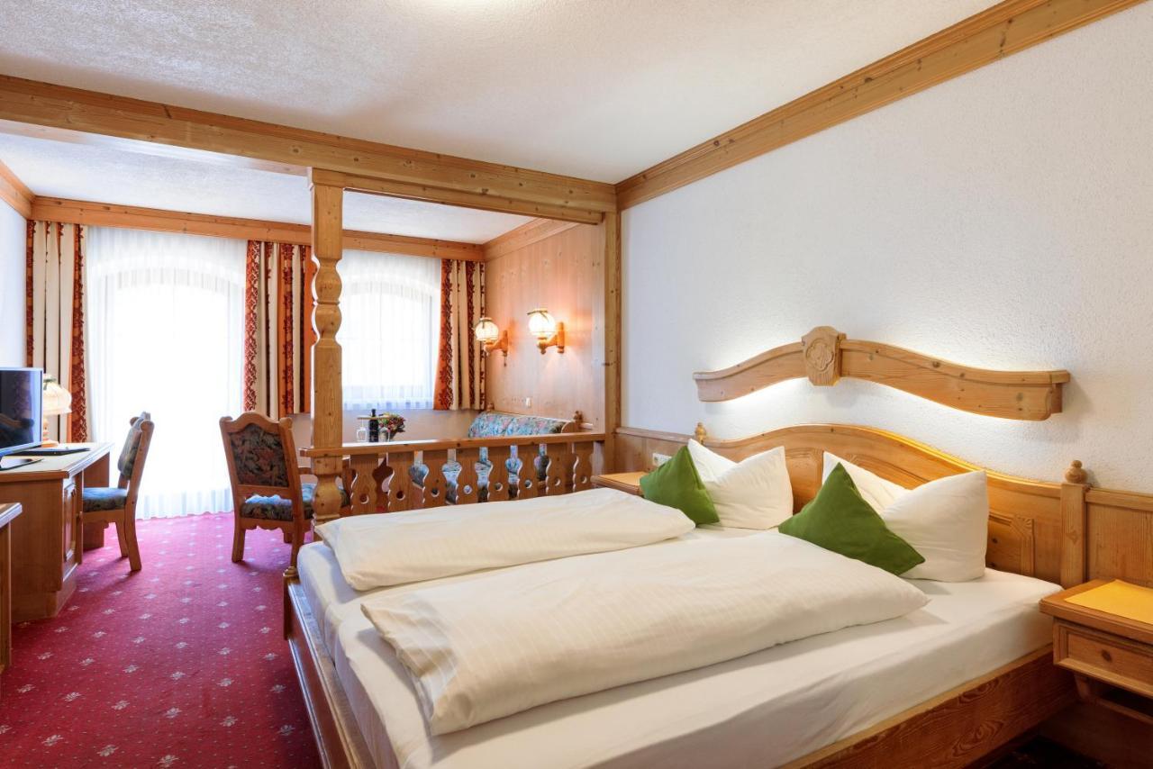 Hotel Gasthof Baren Holzgau Zewnętrze zdjęcie