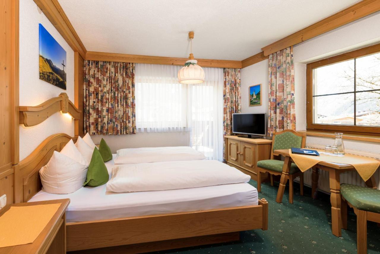 Hotel Gasthof Baren Holzgau Zewnętrze zdjęcie