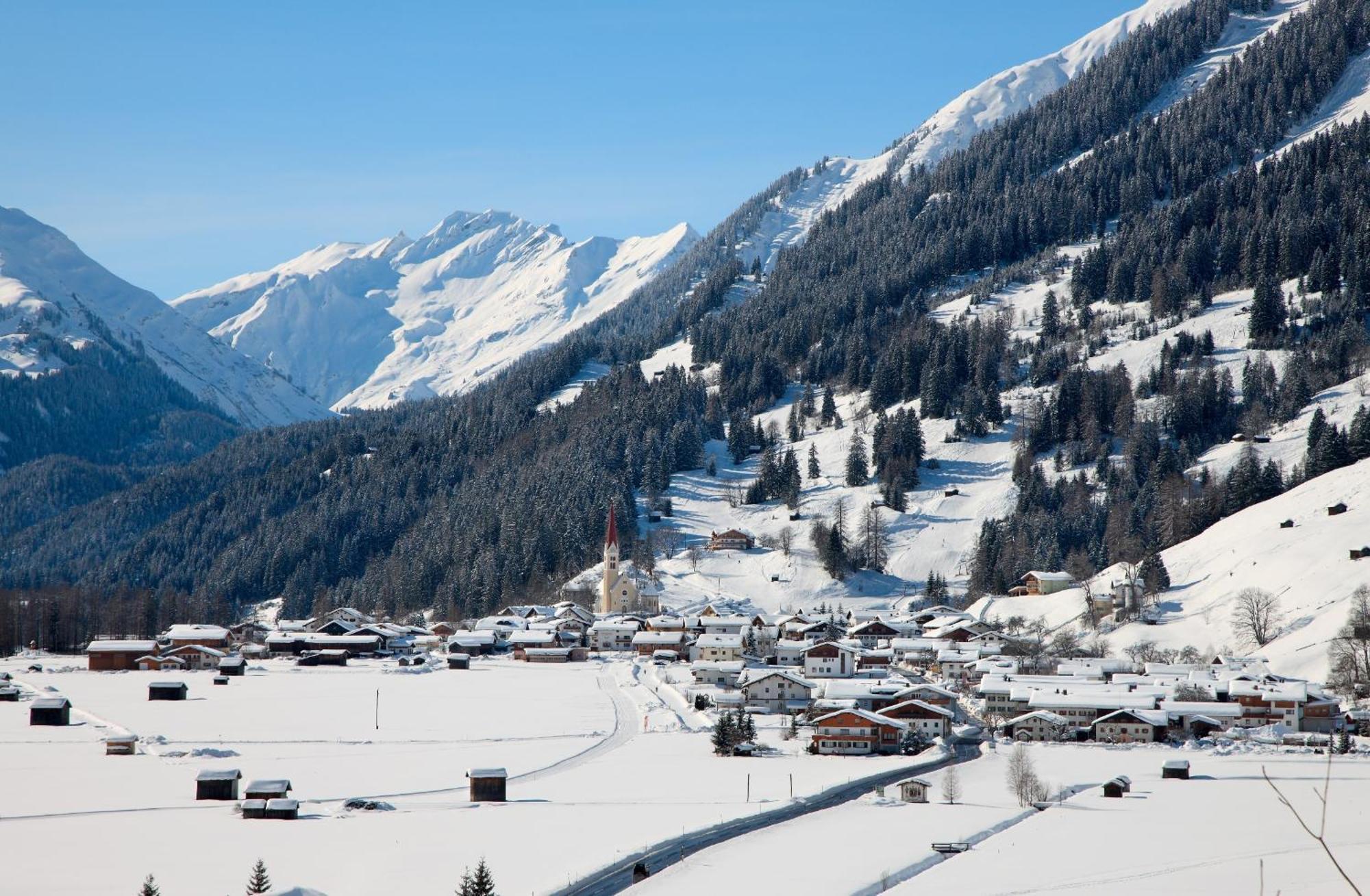 Hotel Gasthof Baren Holzgau Zewnętrze zdjęcie