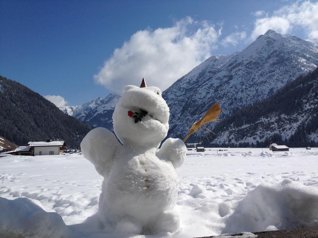 Hotel Gasthof Baren Holzgau Zewnętrze zdjęcie