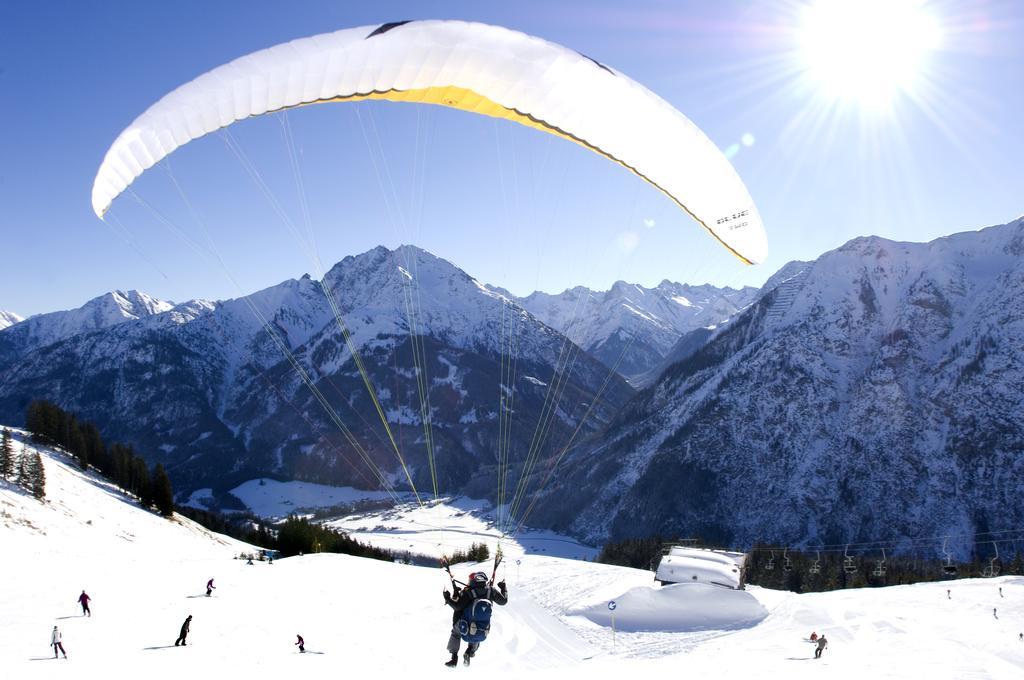 Hotel Gasthof Baren Holzgau Zewnętrze zdjęcie