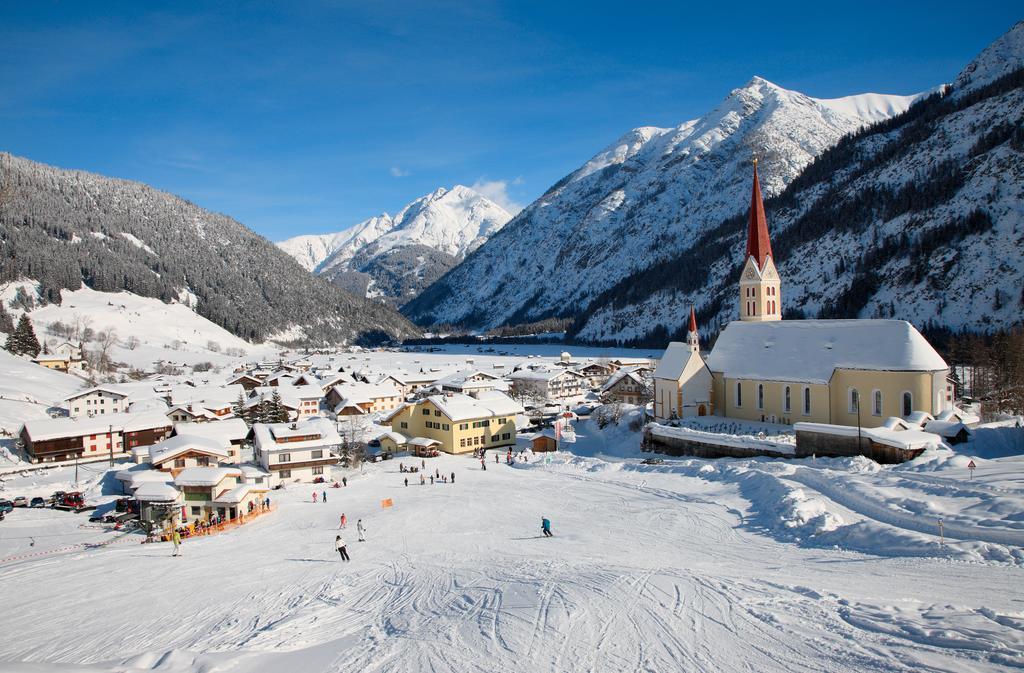 Hotel Gasthof Baren Holzgau Zewnętrze zdjęcie